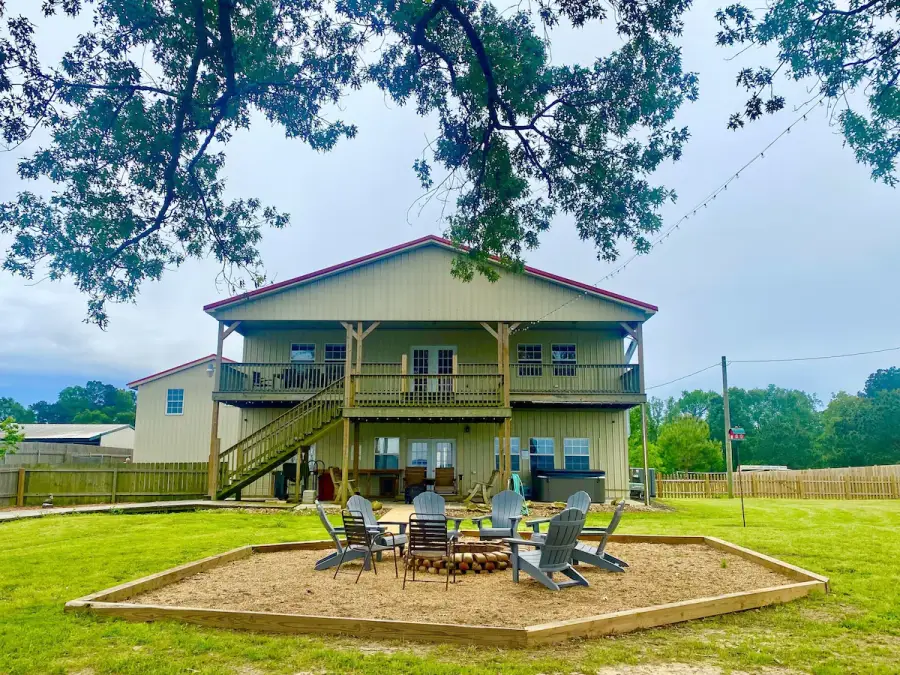 Back side of Barndominium overlooking Toledo Bend Lake Back side of Barndominium overlooking Toledo Bend Lake