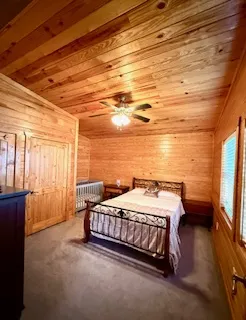 3rd bedroom: Queen bed, 32" TV, and crib on 2nd floor. 3rd bedroom: Queen bed, 32" TV, and crib on 2nd floor.