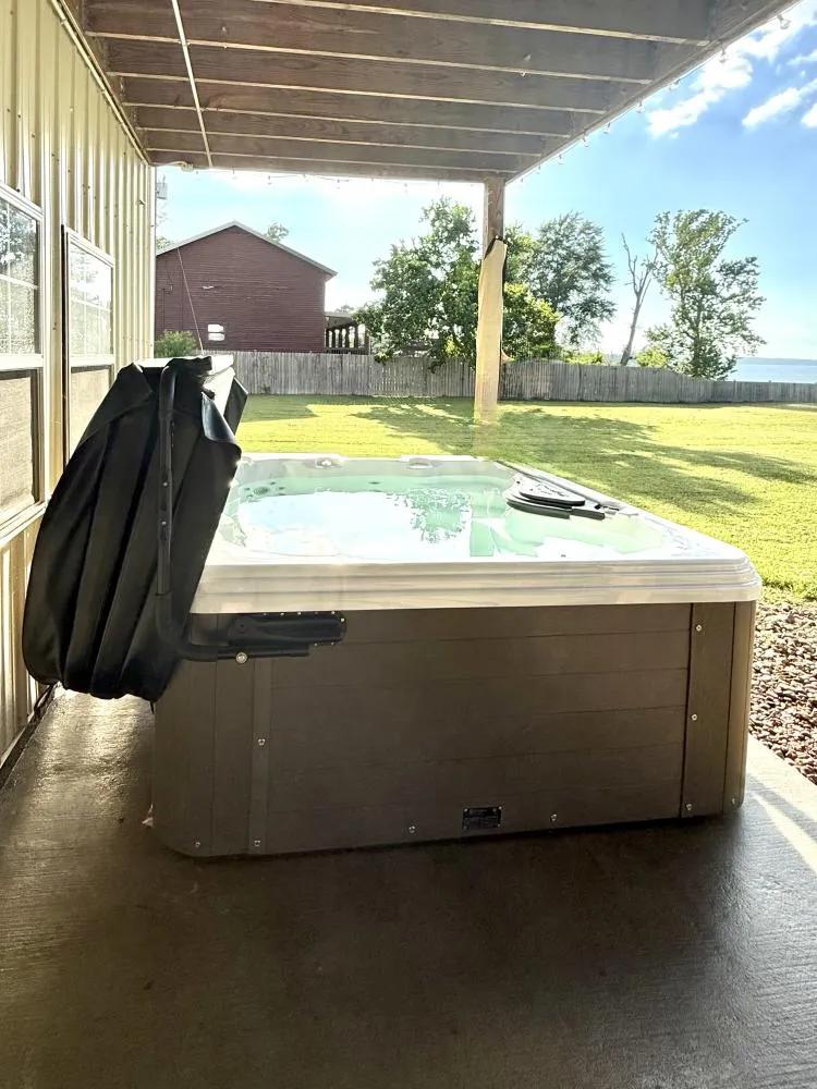 Easy cover lift system. Easy cover lift system.