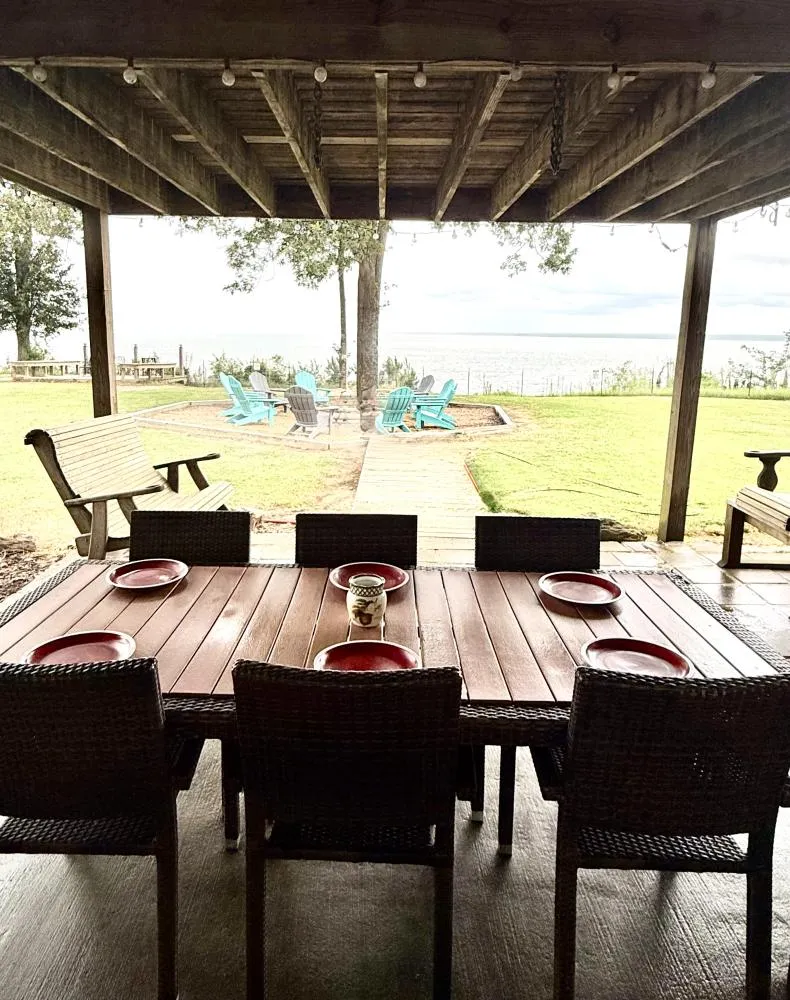 Outdoor dining with a view. Outdoor dining with a view.